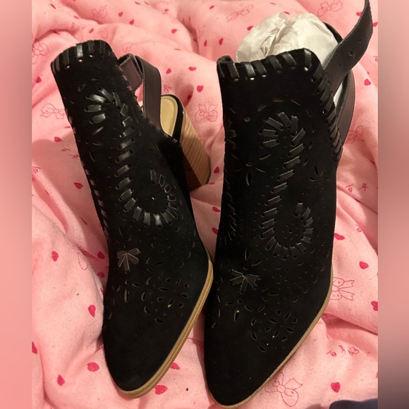 IVANKA TRUMP HEELS - Picture 6 of 8